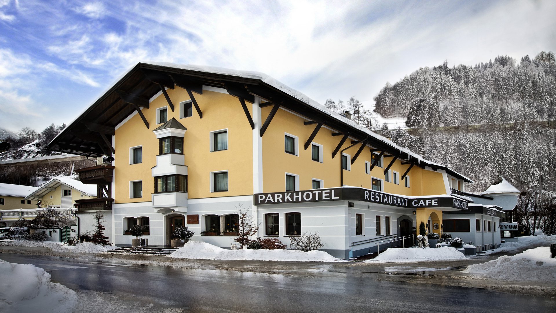 Welcome to our hotel in Matrei am Brenner Yellow park hotel with restaurant and cafe in snowy winter setting